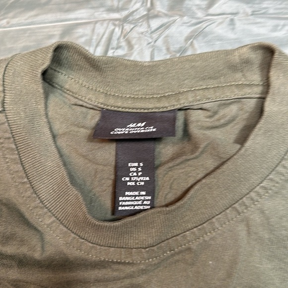 H&M Tee Shirt Size S - Picture 3 of 3